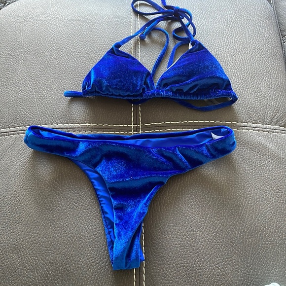 Blue like velvet material bikini from zaful size L - Picture 1 of 3